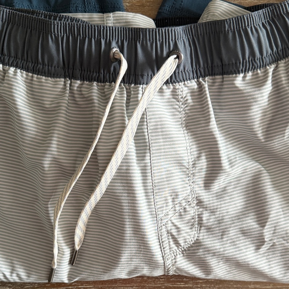Men’s Vuori Swim/Active shorts— set of 2 🌊 - Picture 3 of 8